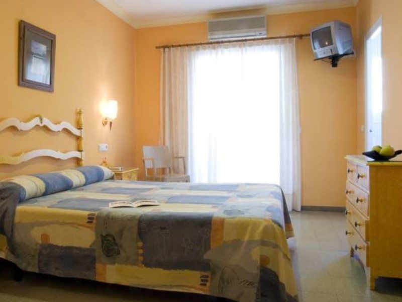 Hotel Es Furio Тамариу Экстерьер фото